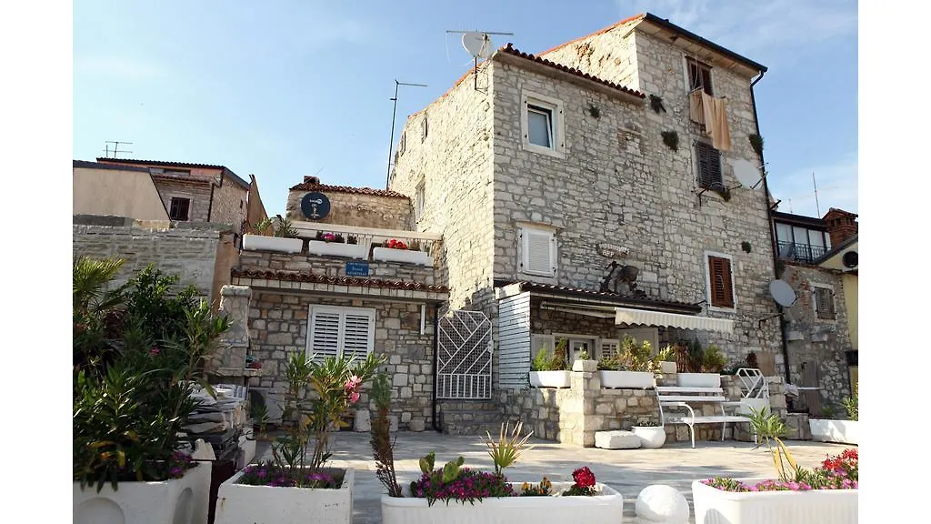 Lovely Apartment Es Umag
