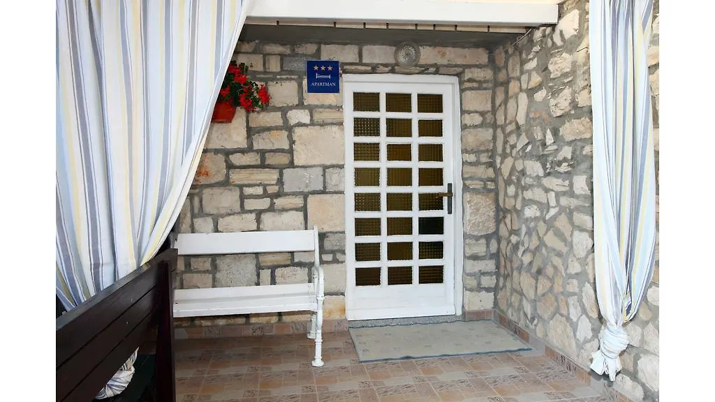 Lovely Apartment Es Umag