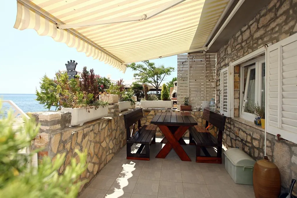Lovely Apartment Es Umag