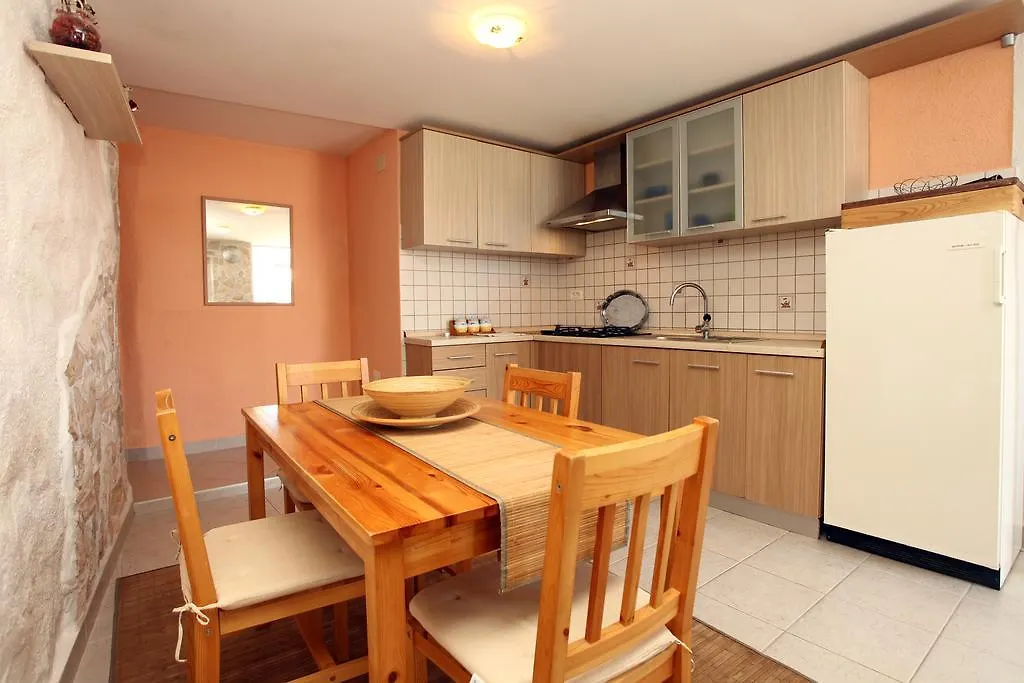 Lovely Apartment Es Umag